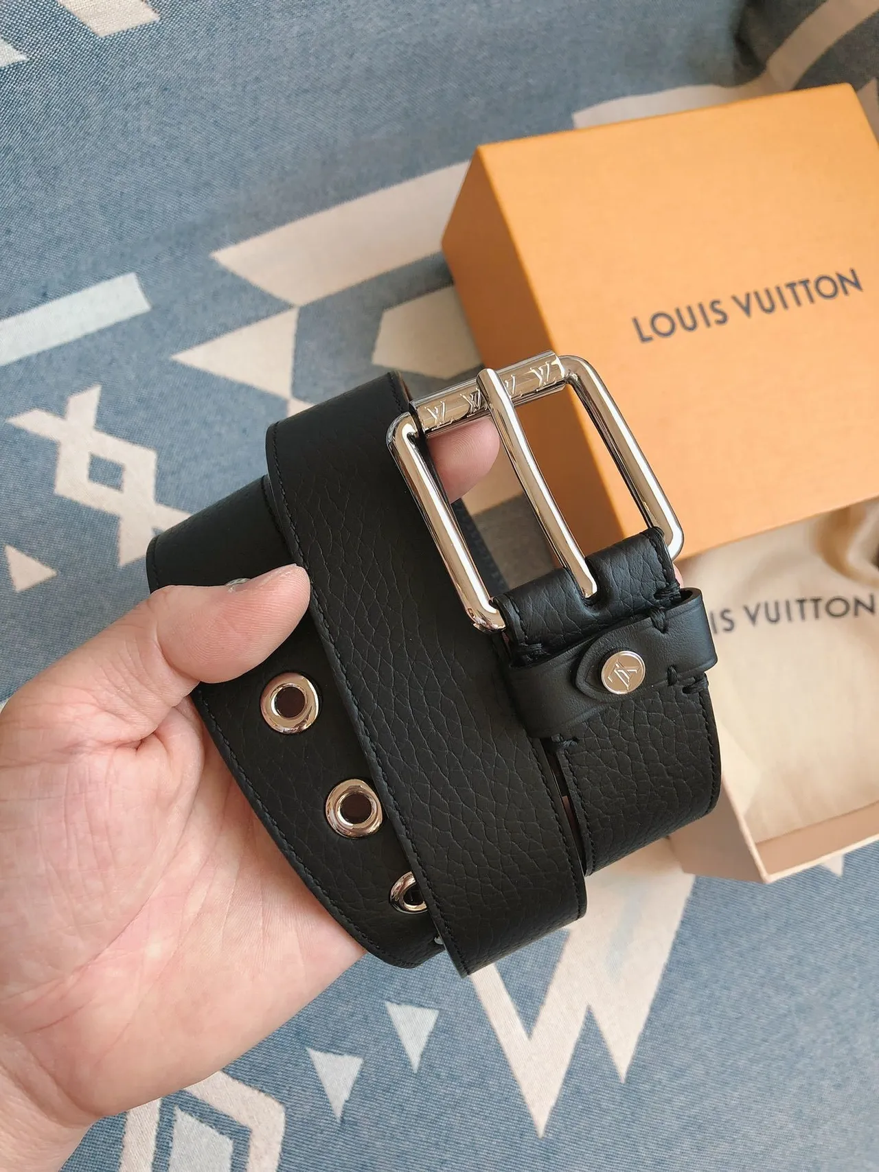 Louis Vuitton Black Silver Pebbled Polished Buckle Leather Belt 2