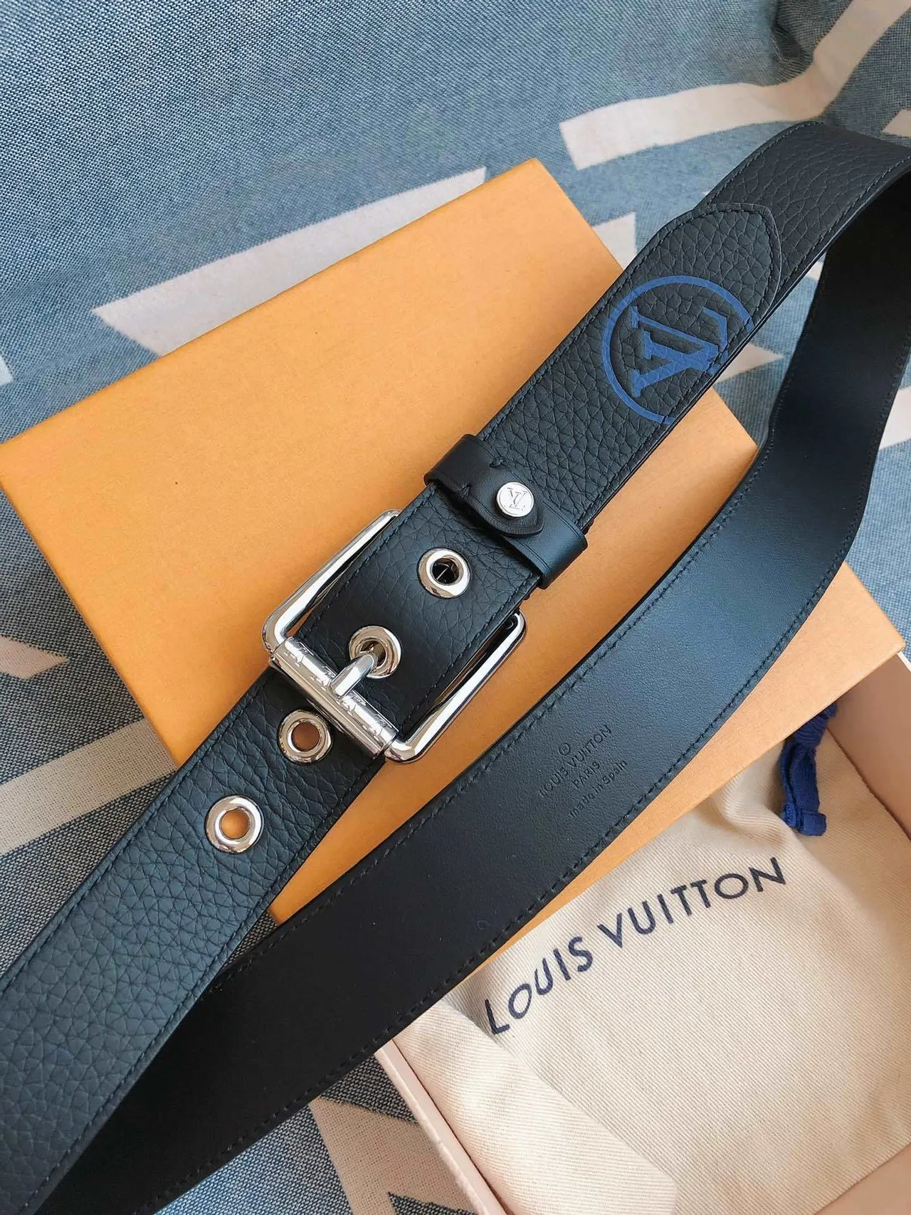 Louis Vuitton Black Silver Pebbled Polished Buckle Leather Belt 4