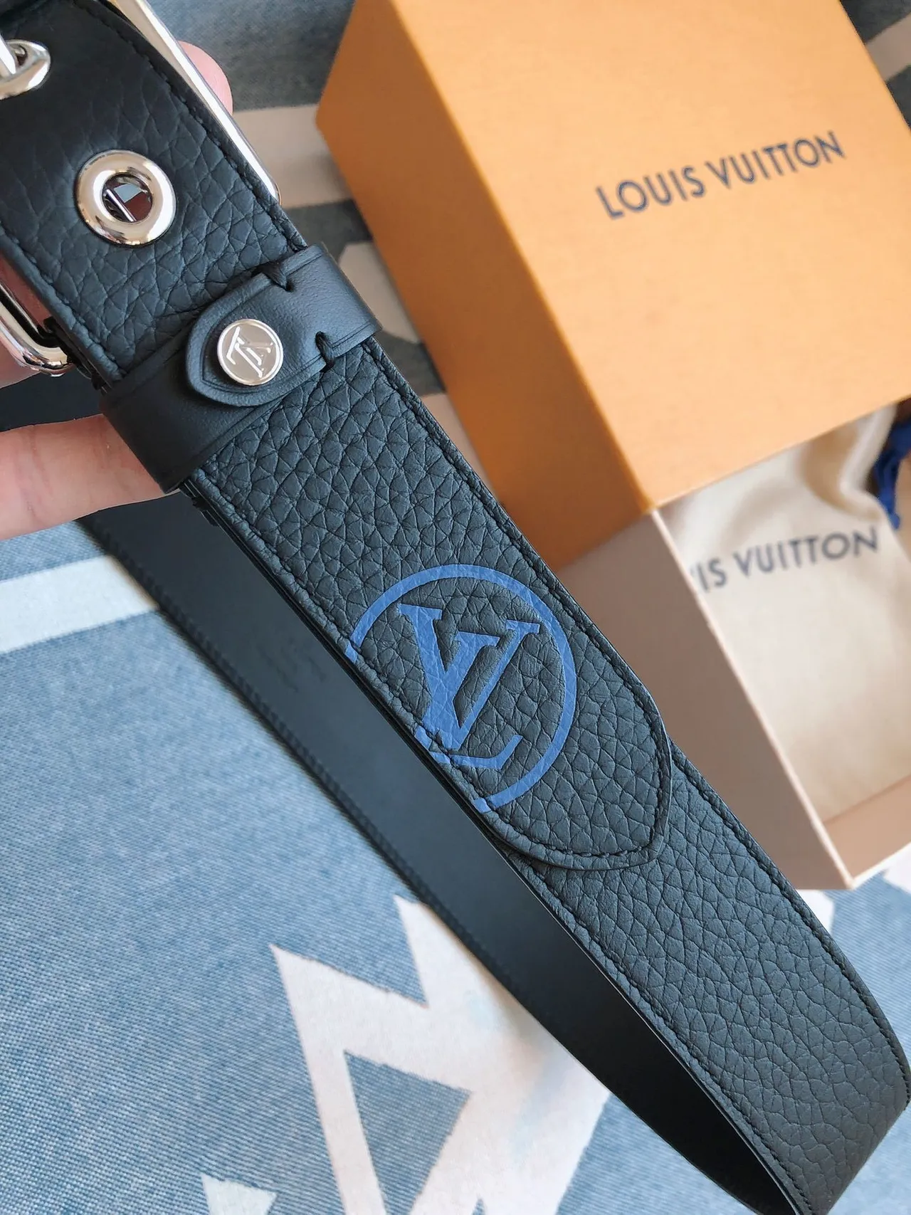 Louis Vuitton Black Silver Pebbled Polished Buckle Leather Belt 6