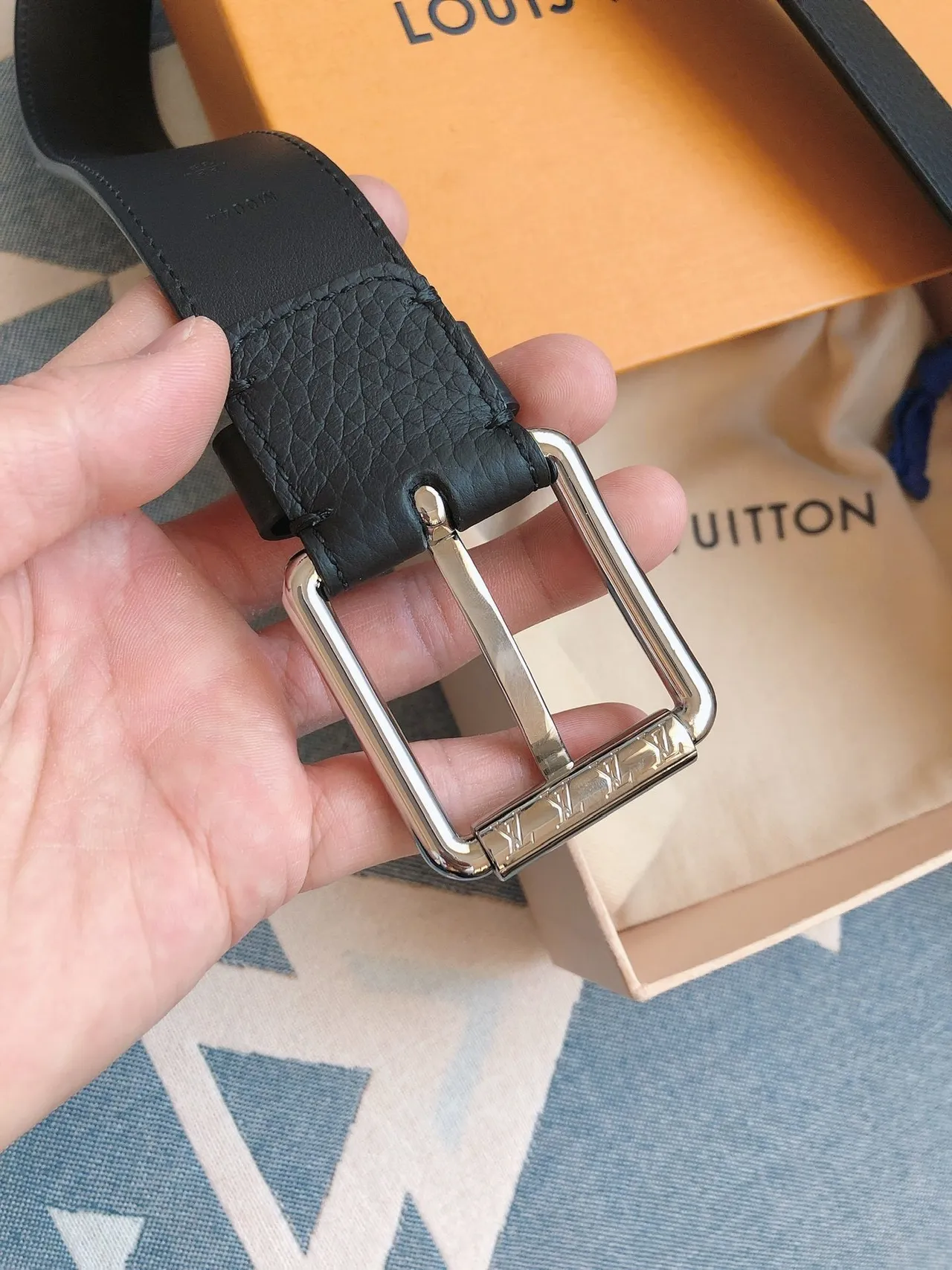 Louis Vuitton Black Silver Pebbled Polished Buckle Leather Belt 7