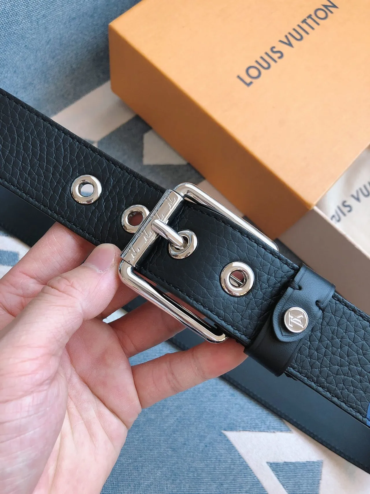 Louis Vuitton Black Silver Pebbled Polished Buckle Leather Belt 9