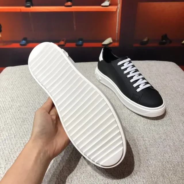 Louis Vuitton Black White Smooth Leather Upper Flat Laces Lifestyle Sneakers 2