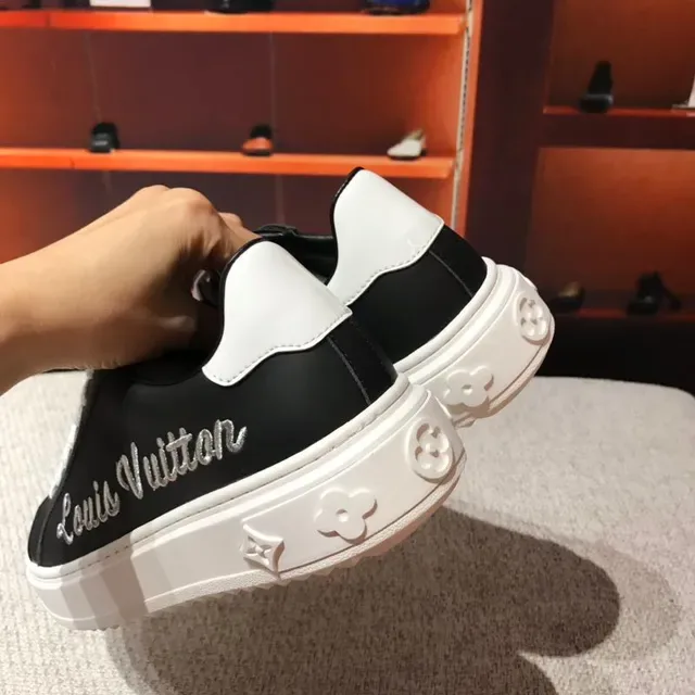 Louis Vuitton Black White Smooth Leather Upper Flat Laces Lifestyle Sneakers 4