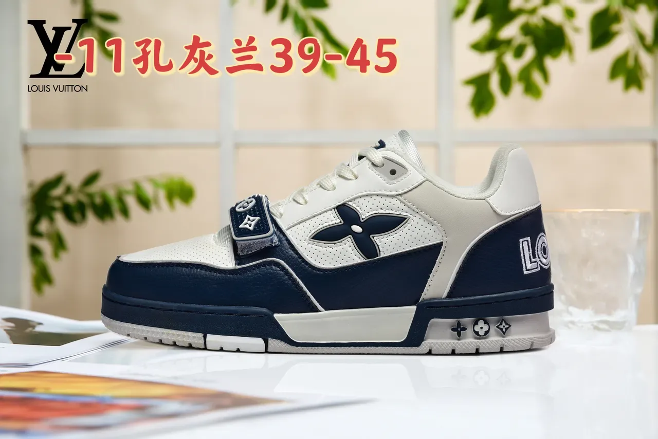 Louis Vuitton Tênis Lifestyle Monogramado Azul e Branco de Baixo em Tecido 2