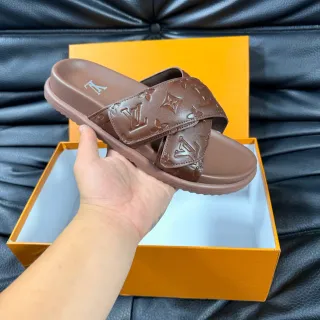 Louis Vuitton भूरी मोनोग्राम-एम्बॉस्ड पट्टियाँ मोल्डेड रबर सोल स्लिपर्स