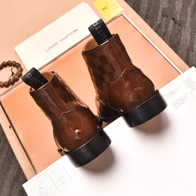 Louis Vuitton Bottes de cheville en cuir patenté marron et Damier Check 3