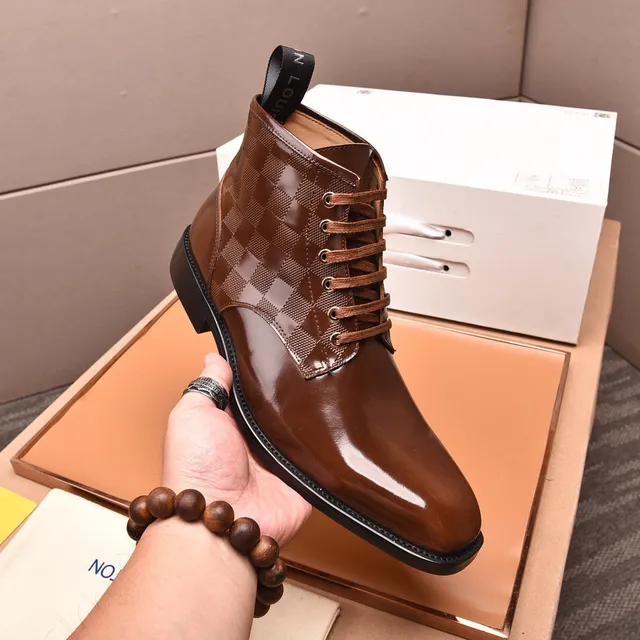 Louis Vuitton Bottes de cheville en cuir patenté marron et Damier Check 6