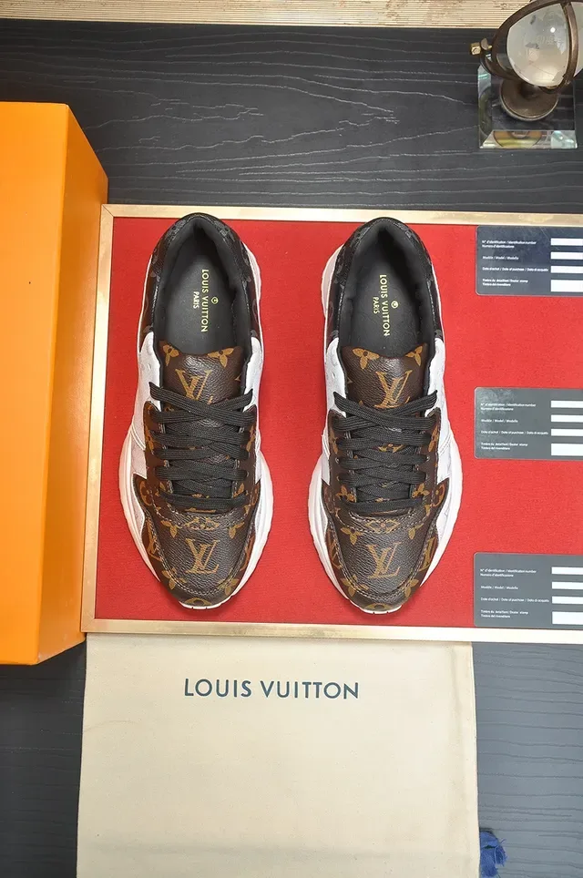 Louis Vuitton 棕白拼色 Monogram 帆布 混合皮革面板 生活方式运动鞋 5