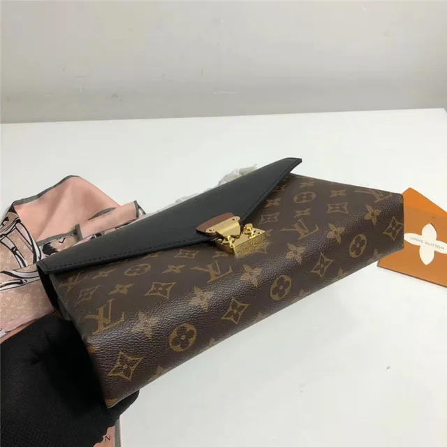 Louis Vuitton Bordeaux Marron Envelope Flap Monogram Canvas Sac à main 22
