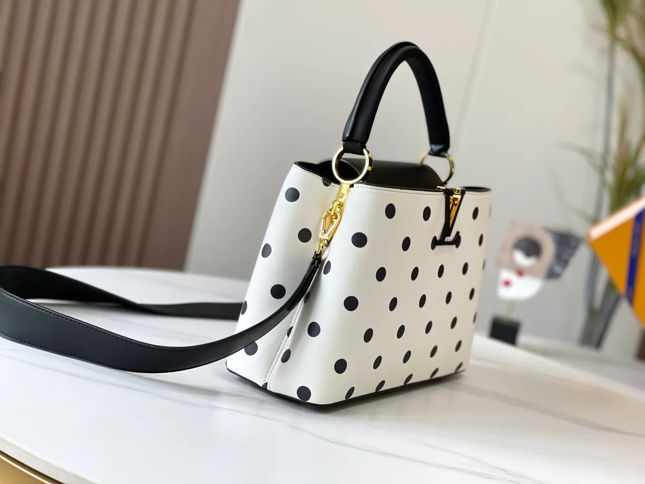 Louis Vuitton Capucines pois blancs et noirs sac cabas 2