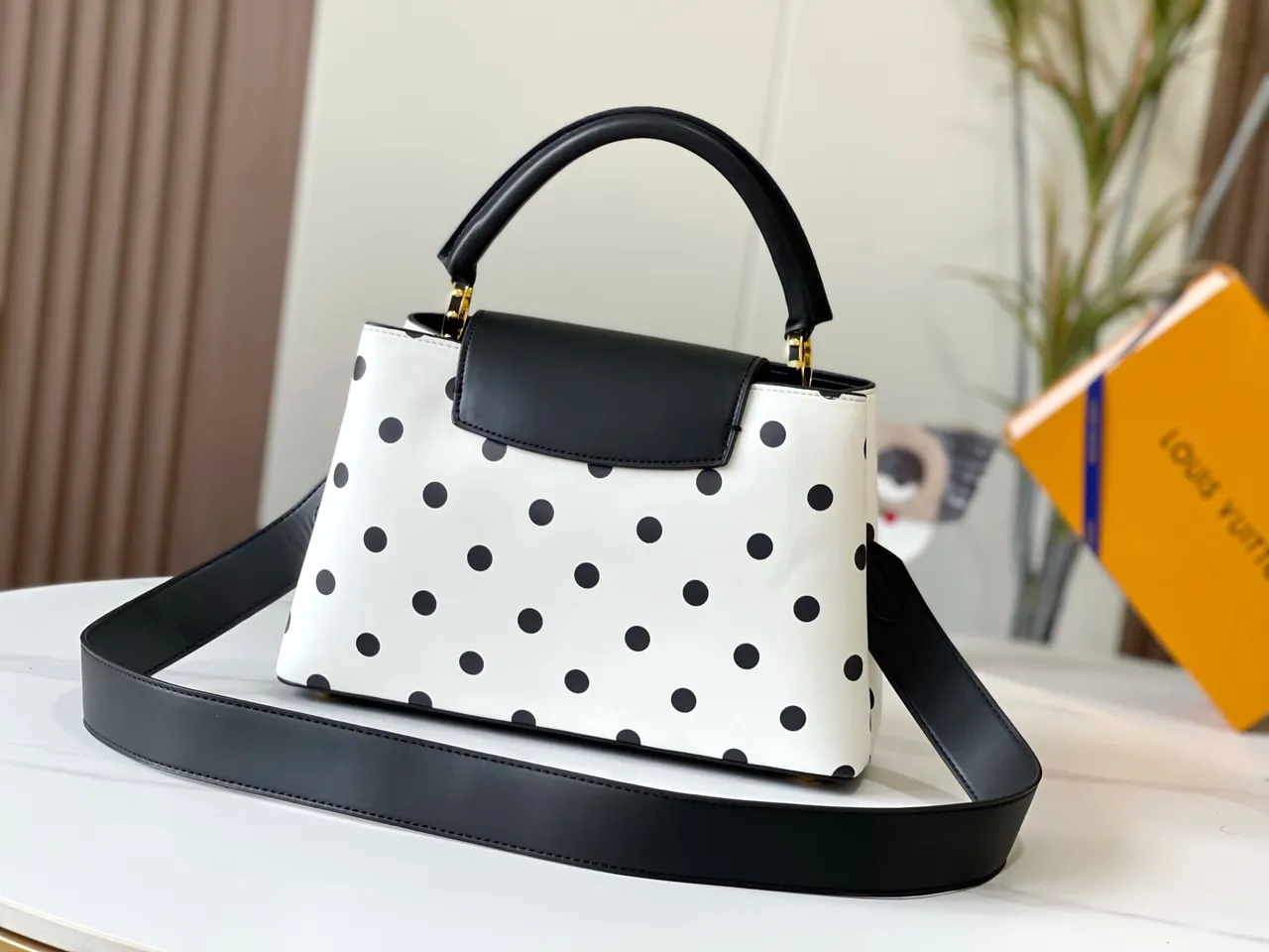 Louis Vuitton Capucines pois blancs et noirs sac cabas 3