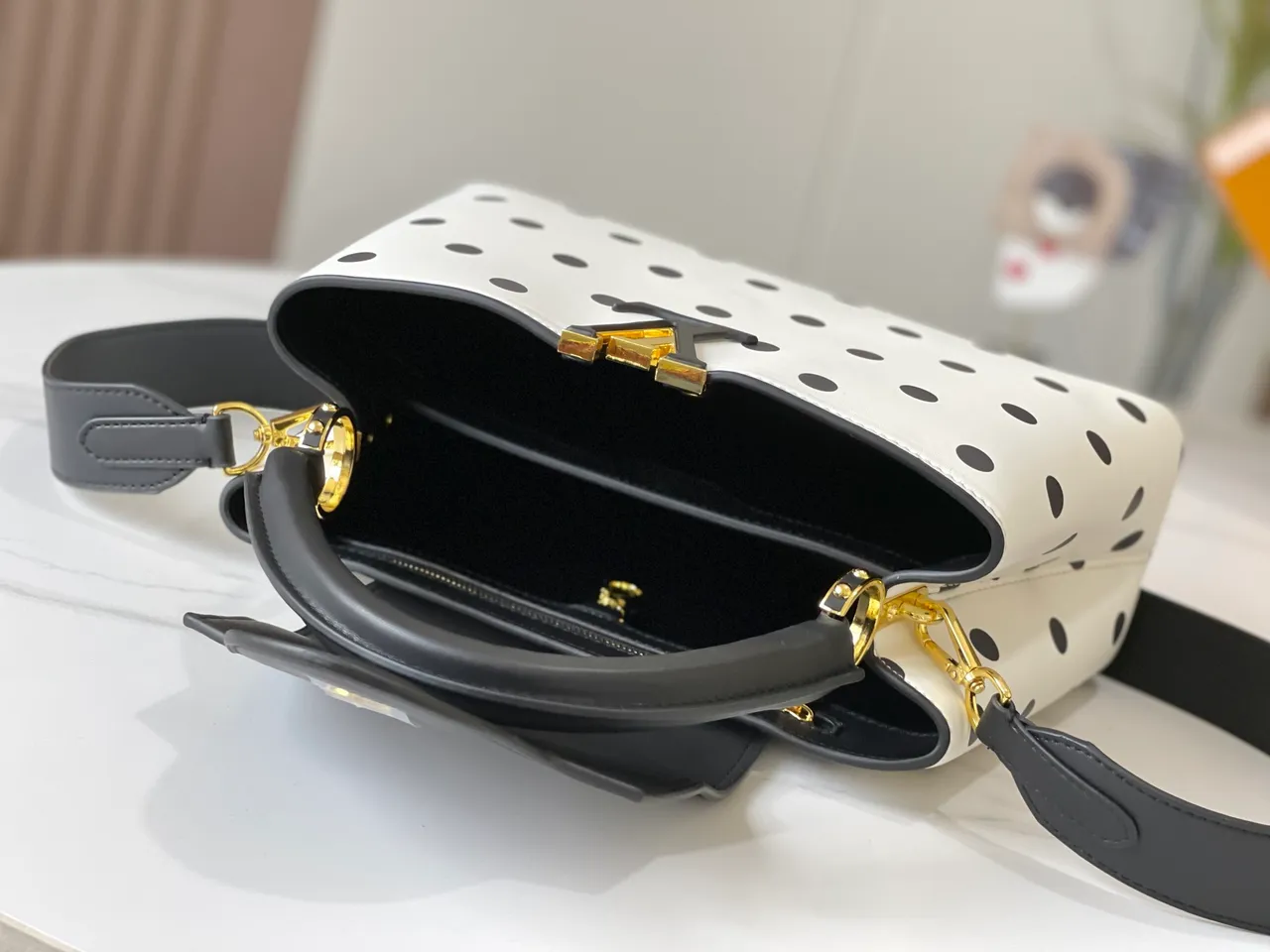 Louis Vuitton Capucines pois blancs et noirs sac cabas 5