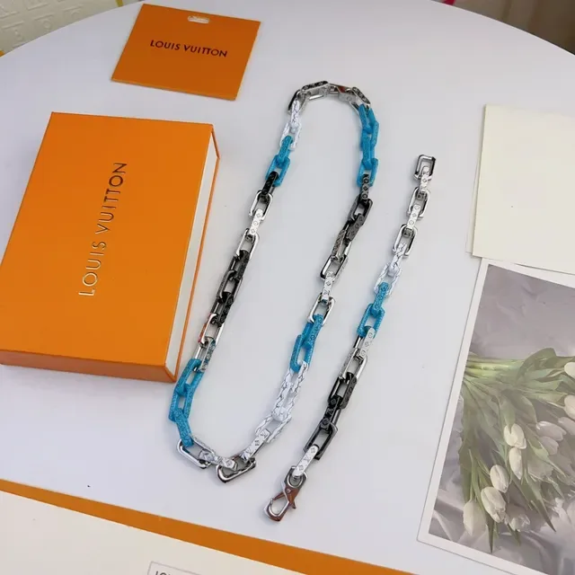 Louis Vuitton Chain Reaction Blue and White Resin Chain Necklace 2