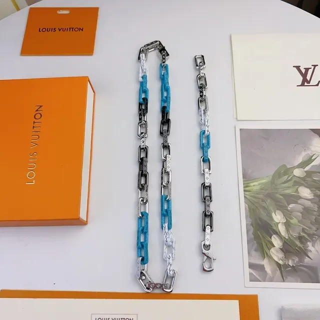 Louis Vuitton Chain Reaction Blue and White Resin Chain Necklace 3