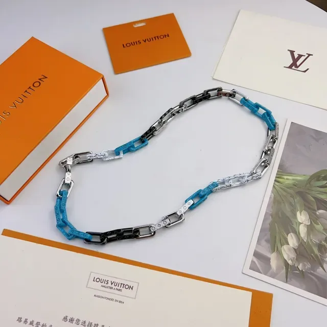 Louis Vuitton Chain Reaction Blue and White Resin Chain Necklace 7