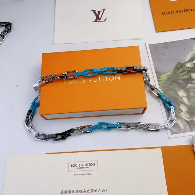 Louis Vuitton Chain Reaction Blue and White Resin Chain Necklace 8
