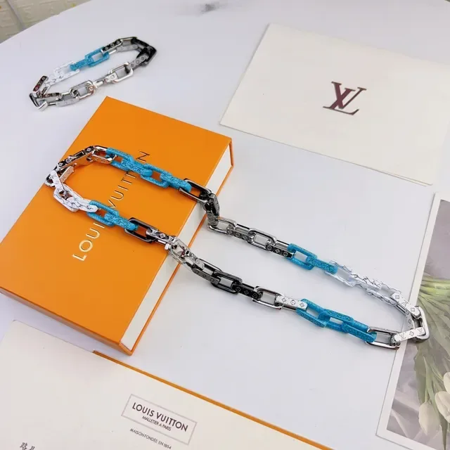 Louis Vuitton Chain Reaction Blue and White Resin Chain Necklace 9