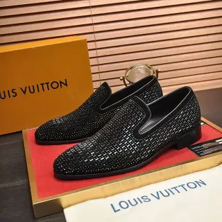 Louis Vuitton सजावटी बुनावट स्टड काली लोफर्स