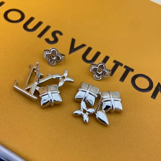 Louis Vuitton Floral Monogram Crystal Stud Earrings 3