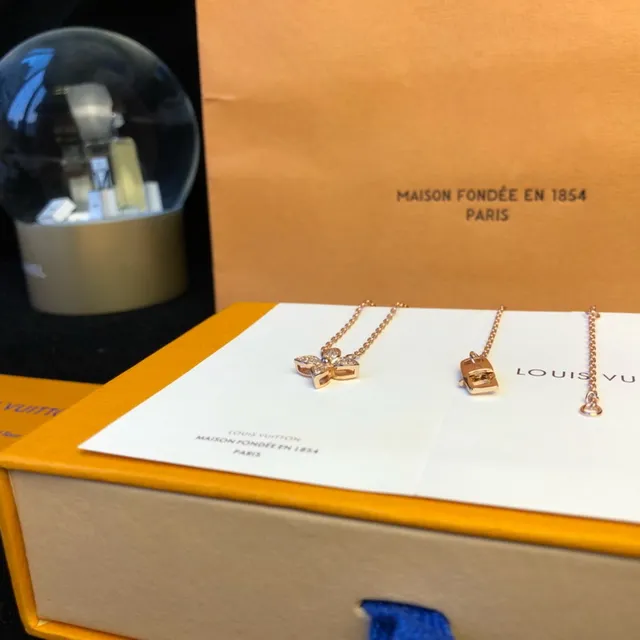Louis Vuitton Floral Pavé Crystal Rose Gold-Tone Necklace 4