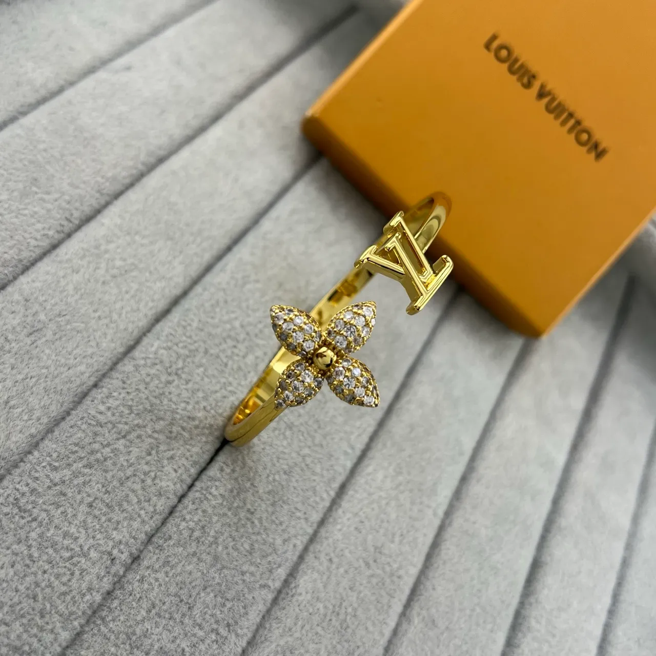 Louis Vuitton Flower and Monogram Ring Gold Silver Pavé-Set Floral Motif Open-Band Letter Ring 4