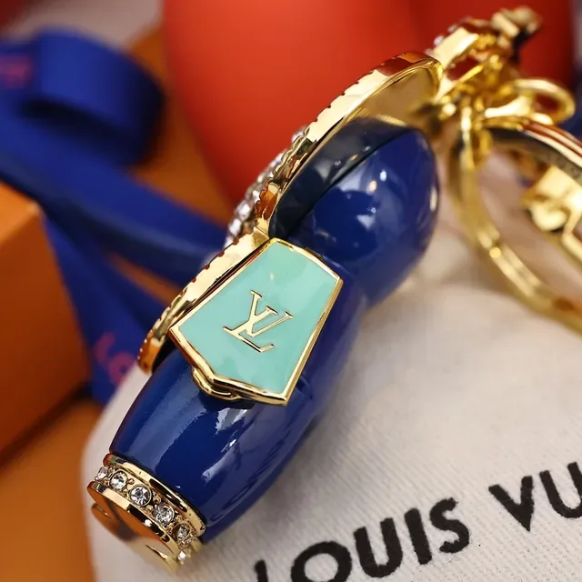 Louis Vuitton Broche com Encanto Floral Chaveiro em Ouro e Cristal Azul 2