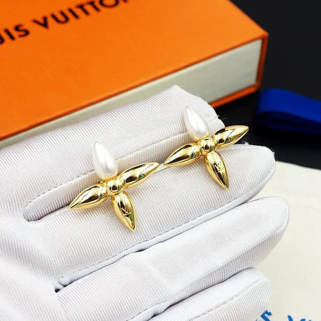 Louis Vuitton Flower Earring Gold-Tone Pearl-Topped Stud Earrings 5