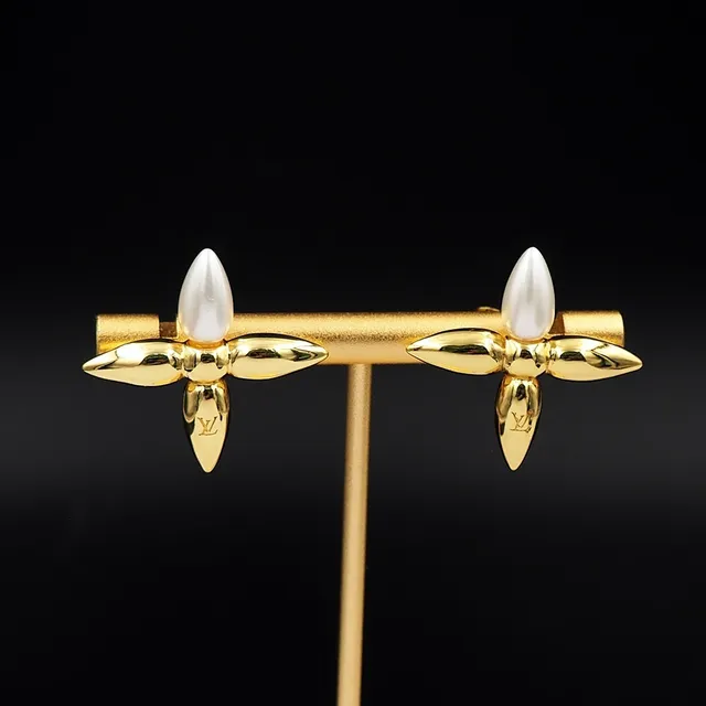 Louis Vuitton Flower Earring Gold-Tone Pearl-Topped Stud Earrings 6