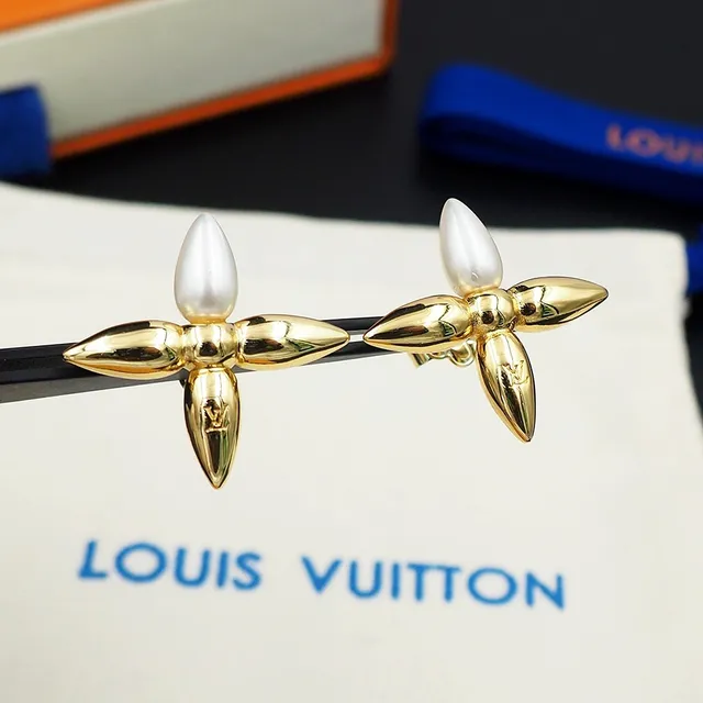 Louis Vuitton Flower Earring Gold-Tone Pearl-Topped Stud Earrings 7