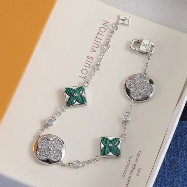 Louis Vuitton Flower Gold Green Four-Leaf Clover Motif Pavé Crystal And Malachite Inlay Bracelet 2