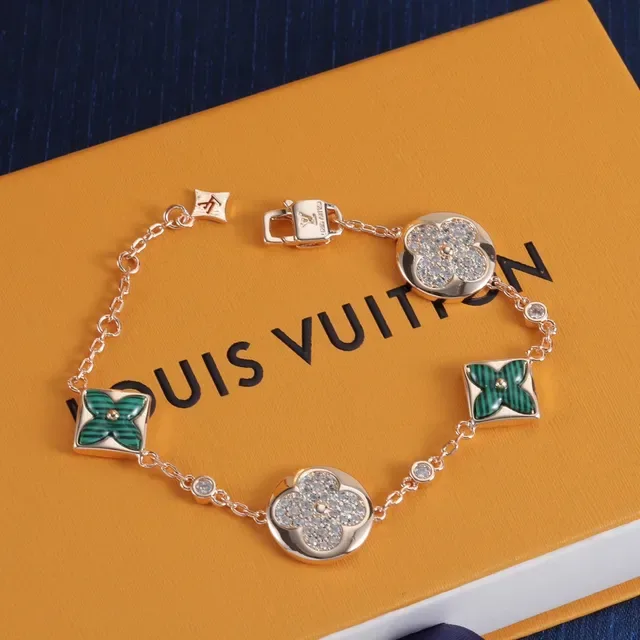 Louis Vuitton Flower Gold Green Four-Leaf Clover Motif Pavé Crystal And Malachite Inlay Bracelet 3