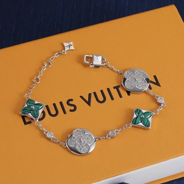 Louis Vuitton Flower Gold Green Four-Leaf Clover Motif Pavé Crystal And Malachite Inlay Bracelet 4