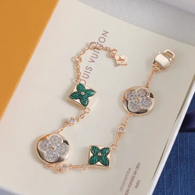 Louis Vuitton Flower Gold Green Four-Leaf Clover Motif Pavé Crystal And Malachite Inlay Bracelet 5