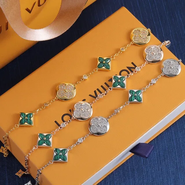 Louis Vuitton Flower Gold Green Four-Leaf Clover Motif Pavé Crystal And Malachite Inlay Bracelet 8