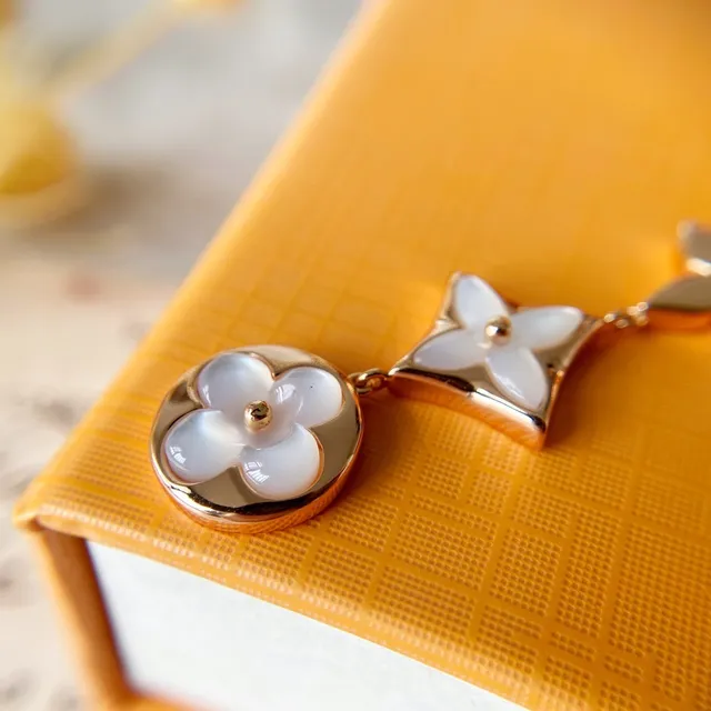 Louis Vuitton motif floral triple floral collier 9