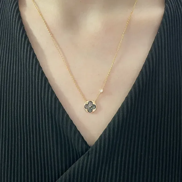 Louis Vuitton Gold Black Curb Chain Four-Leaf Clover Pendant Necklace 8