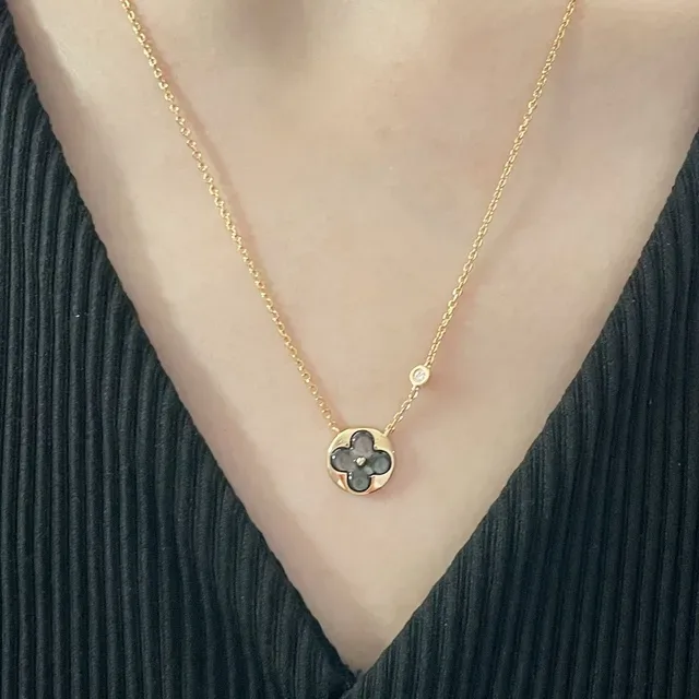 Louis Vuitton Gold Black Curb Chain Four-Leaf Clover Pendant Necklace 9