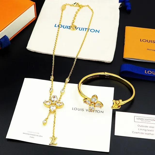 Louis Vuitton Gold Transparent Chain Floral Crystal Pendant Necklace 13