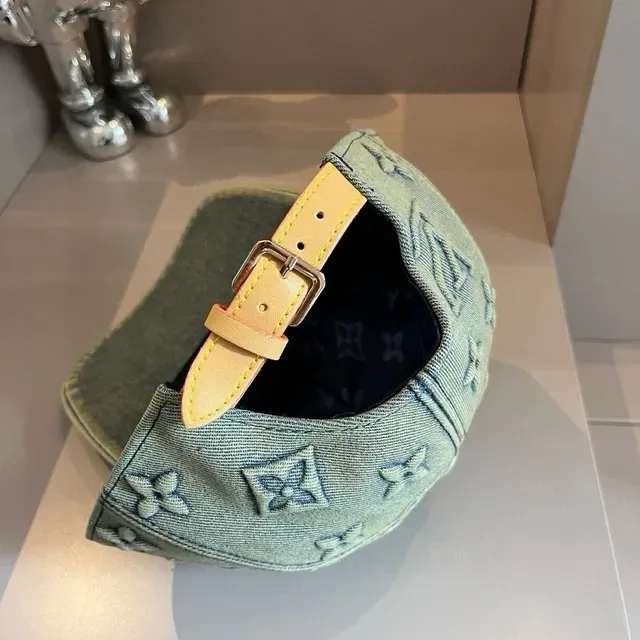 Louis Vuitton গ্রে বেইজ মোনোগ্রামড ডেনিম স্ট্রাকচার্ড সিক্স-প্যানেল বেসবল ক্যাপ 4