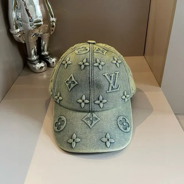 Louis Vuitton গ্রে বেইজ মোনোগ্রামড ডেনিম স্ট্রাকচার্ড সিক্স-প্যানেল বেসবল ক্যাপ 8