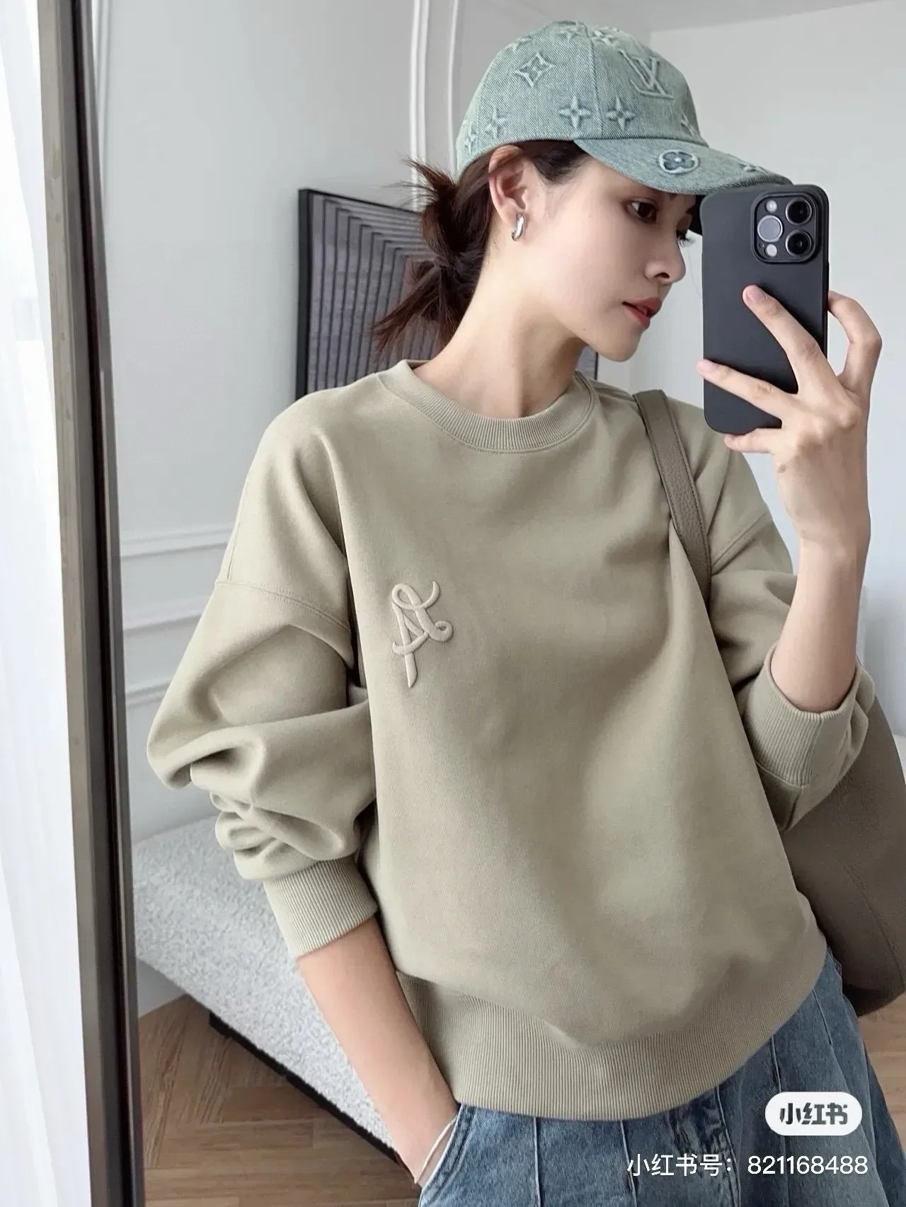 Louis Vuitton গ্রে বেইজ মোনোগ্রামড ডেনিম স্ট্রাকচার্ড সিক্স-প্যানেল বেসবল ক্যাপ 9