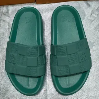 Louis Vuitton Zapatillas con Correa Verde Texturizada a Cuadros Suela Moldada Monolítica