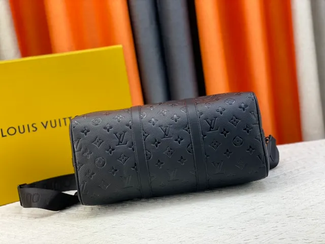 Louis Vuitton Keepall Boston Noir Embossé Monogramme Cuir Sac Duffle 5