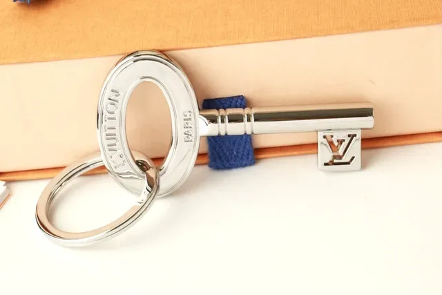 Louis Vuitton Key Holder Silver-Tone Metal Jewelry 6