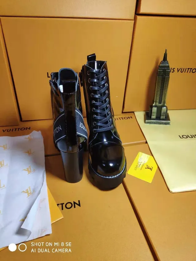 Louis Vuitton Le Cagole Botas de tornozelo de couro verniz preto 2