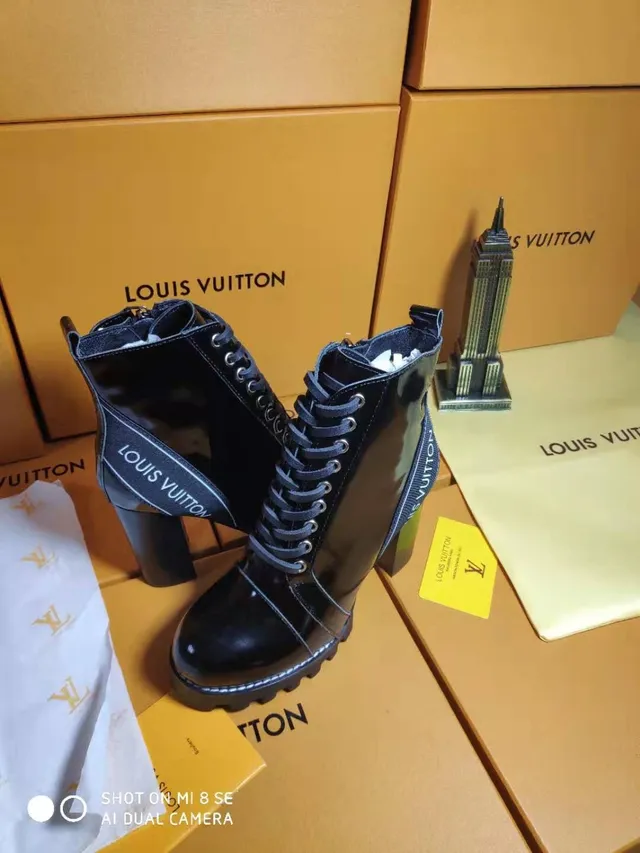 Louis Vuitton Le Cagole Botas de tornozelo de couro verniz preto 3