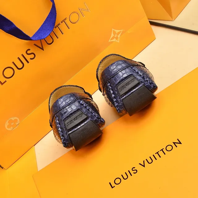 Louis Vuitton Mocassin Bleu marine Doré Cuir estampé crocodile Métal Boucle LV Twist Mocassin 2