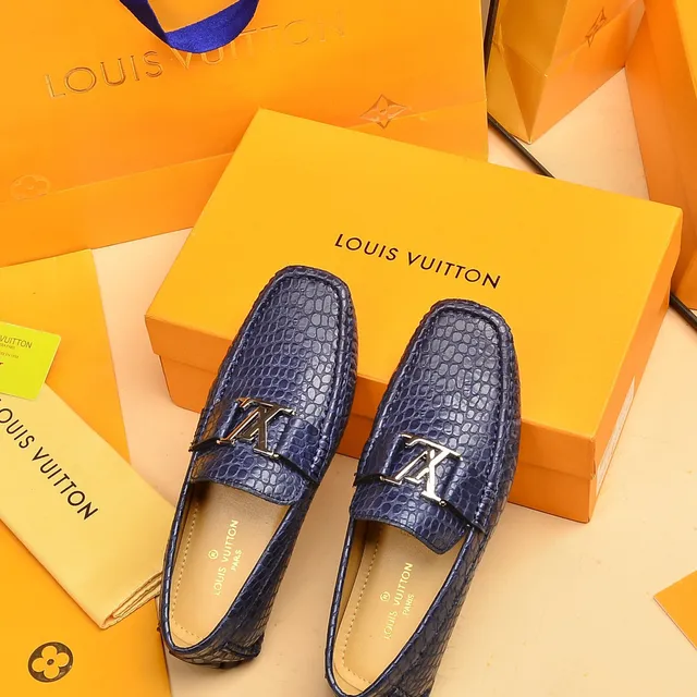 Louis Vuitton Mocassin Bleu marine Doré Cuir estampé crocodile Métal Boucle LV Twist Mocassin 3