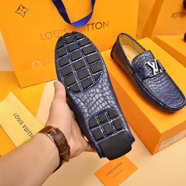 Louis Vuitton Mocassin Bleu marine Doré Cuir estampé crocodile Métal Boucle LV Twist Mocassin 4