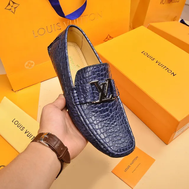 Louis Vuitton Mocassin Bleu marine Doré Cuir estampé crocodile Métal Boucle LV Twist Mocassin 6